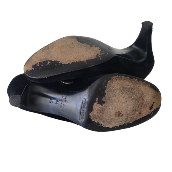 MARC JACOBS Velvet Closed Toe Heels - Picture 8 of 8